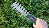 Bosch Akku-Gras- und Strauchschere EasyShear, 2-in-1, 3,6V Li-Ion, werkzeugloser Messerwechsel, 530 g