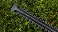 Bosch Heckenschere EasyHedgeCut 45, 420 W, 45 cm Messer, 2,6 kg, ergonomisch, inkl. Messerabdeckung, Karton