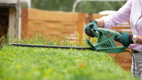 Bosch Heckenschere EasyHedgeCut 60 – 450 W, 60 cm Schnittlänge, 2,8 kg, Messerabdeckung, ergonomisch