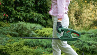 Bosch Heckenschere EasyHedgeCut 60 – 450 W, 60 cm Schnittlänge, 2,8 kg, Messerabdeckung, ergonomisch