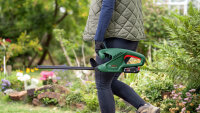 Bosch Akku-Heckenschere EasyHedgeCut 18V-44-11, 44 cm, Anti-Blockier-System, Li-Ion Akku, kabellos, inkl. Messerabdeckung