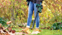 Bosch Akku-Laubbläser UniversalLeafBlower 18V-130, 1x 2,5Ah Akku, 2 Stufen, 245 km/h, Syneon Tech