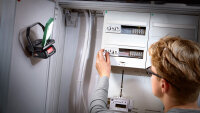 Bosch Akku-LED-Leuchte EasySpotLight 18V-400, 3 Stufen, 400 Lumen, USB-C-Powerbank, magnet.